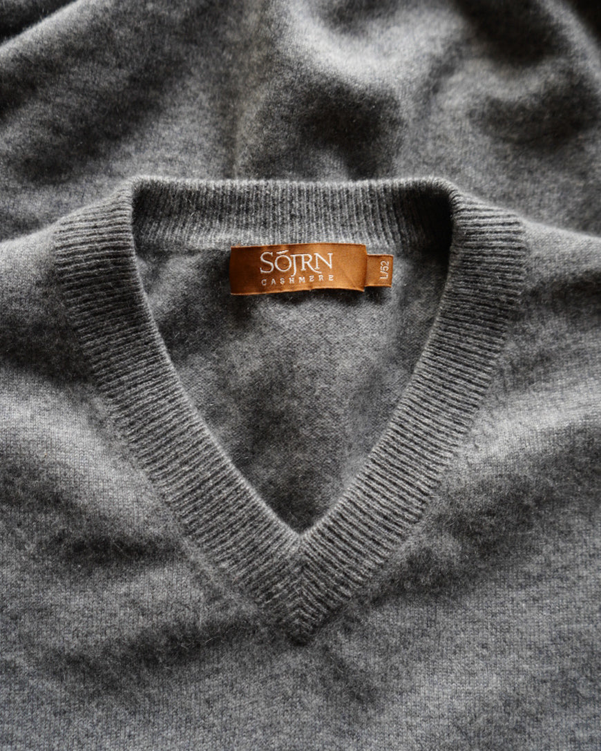 SÕJRN cashmere knit v neck vest