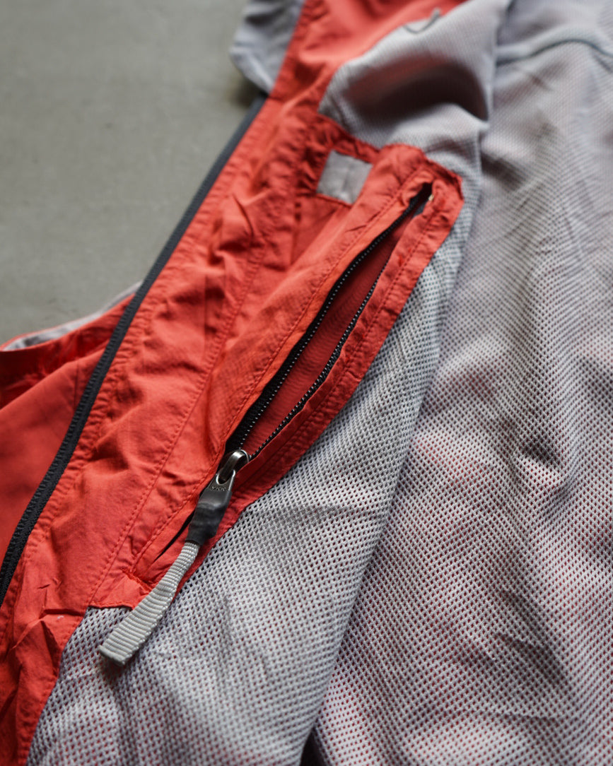 GAP nylon zip-up mesh lining vest