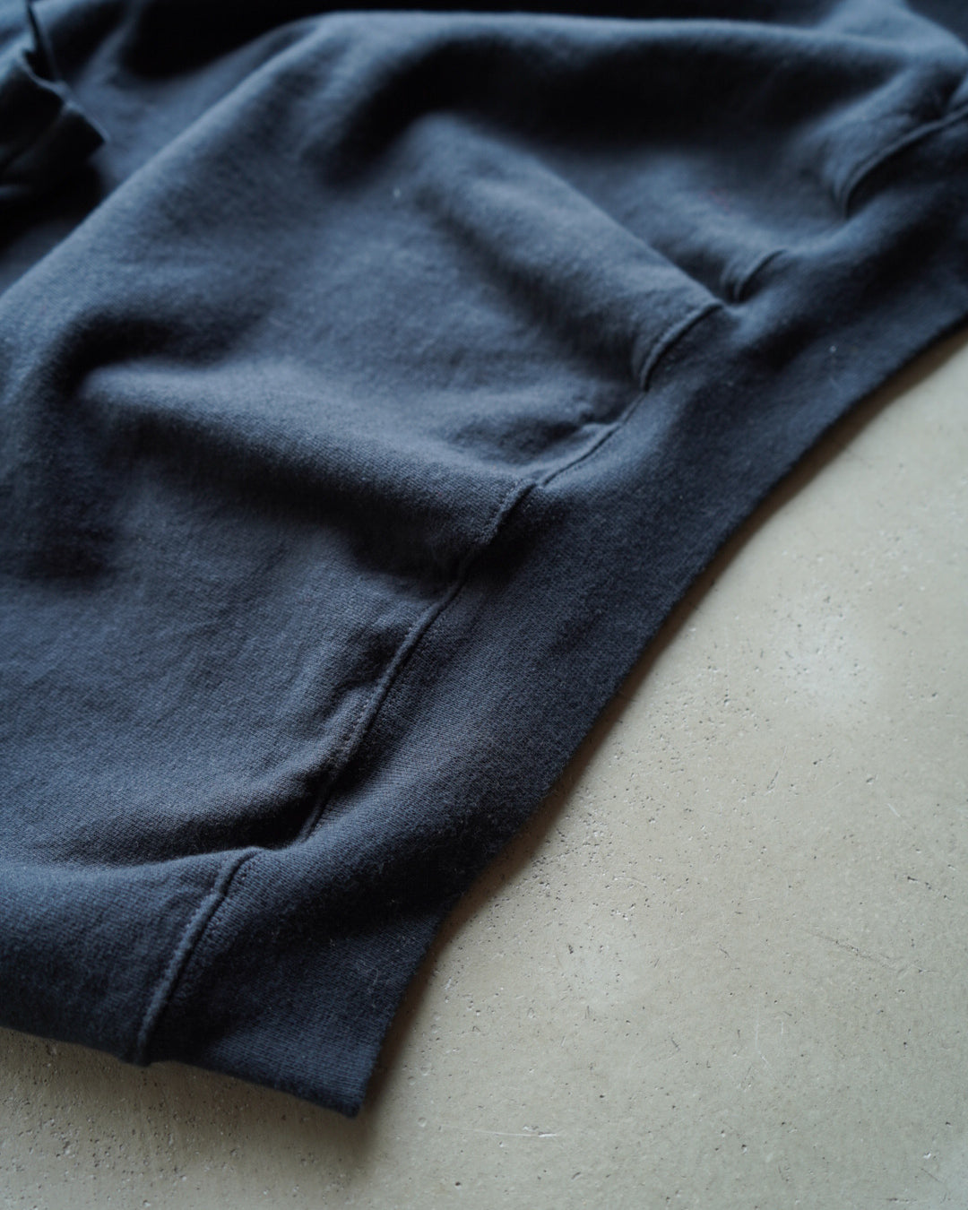 "CHILL" design sweat