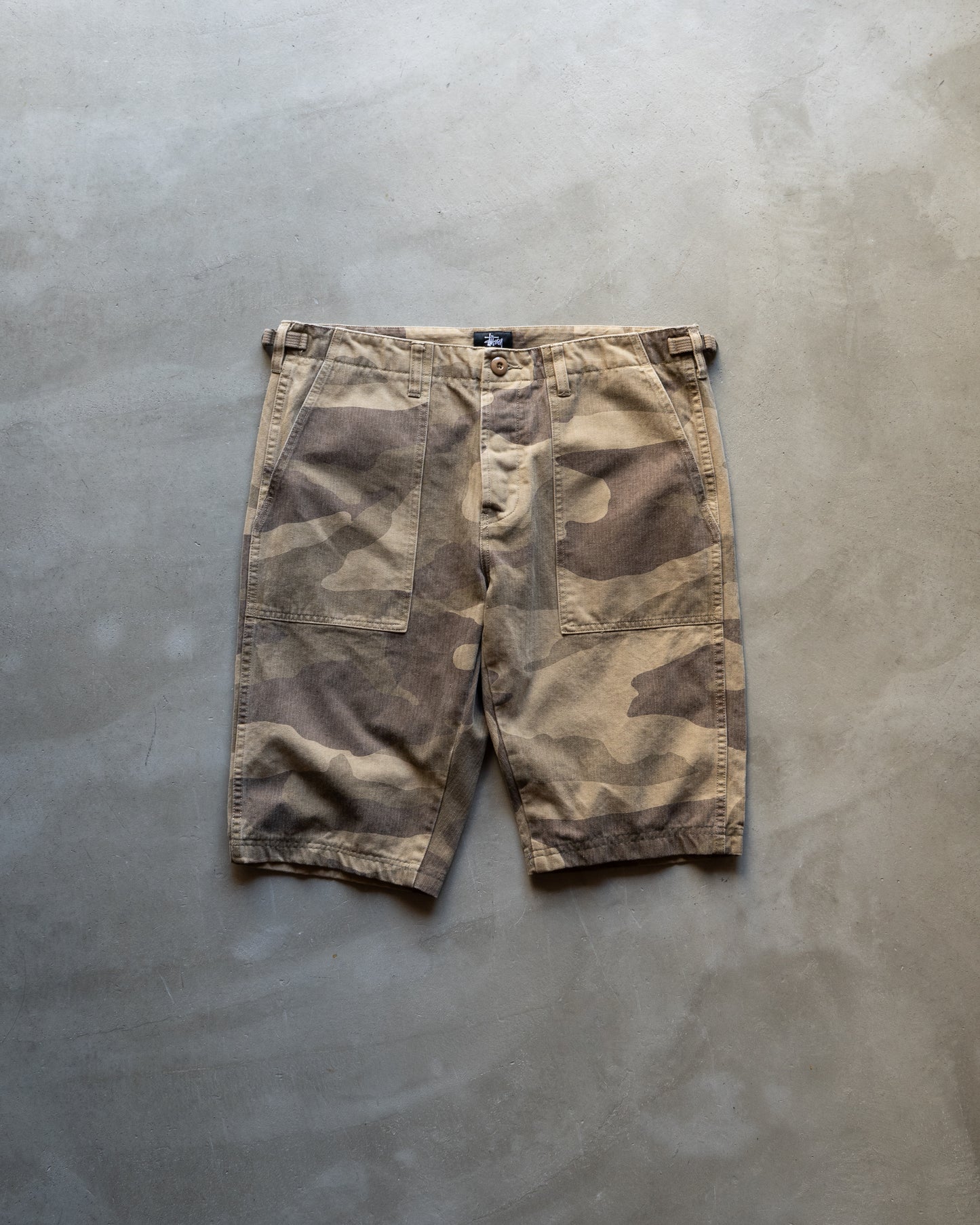 STUSSY  camo baker type shors