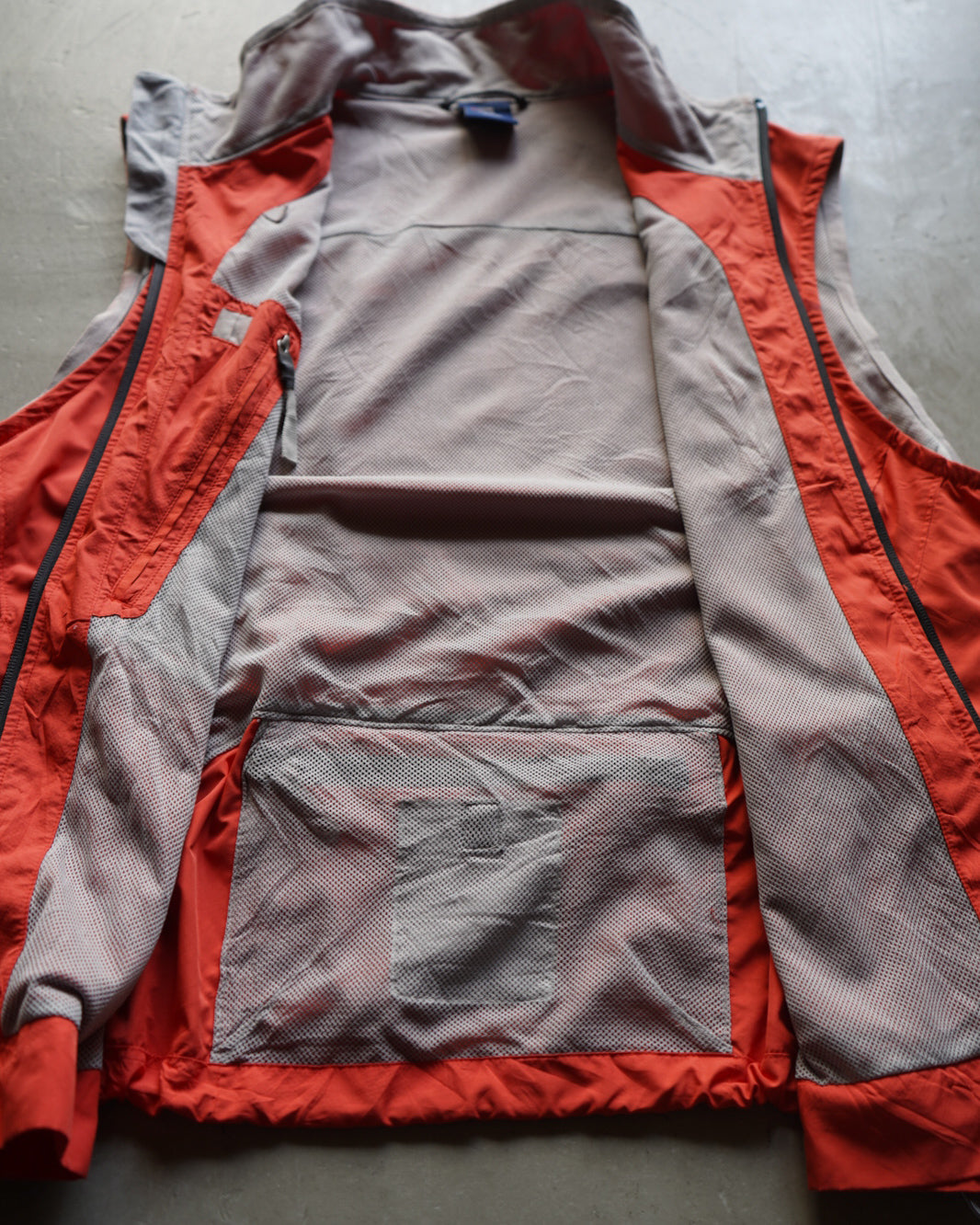GAP nylon zip-up mesh lining vest