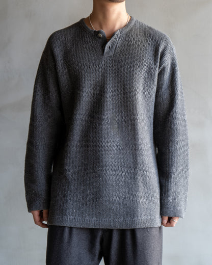 VIGORIA Henley Neck Knit Sweater