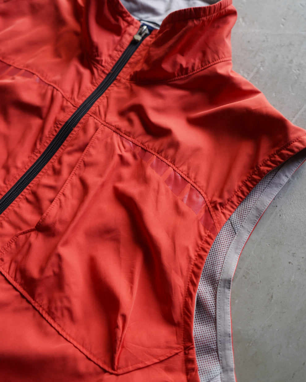 GAP nylon zip-up mesh lining vest