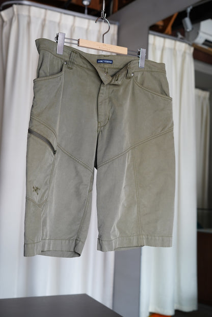 Arc'teryx Logo Design Rampart Shorts