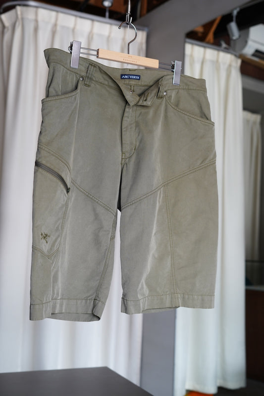 Arc'teryx Logo Design Rampart Shorts