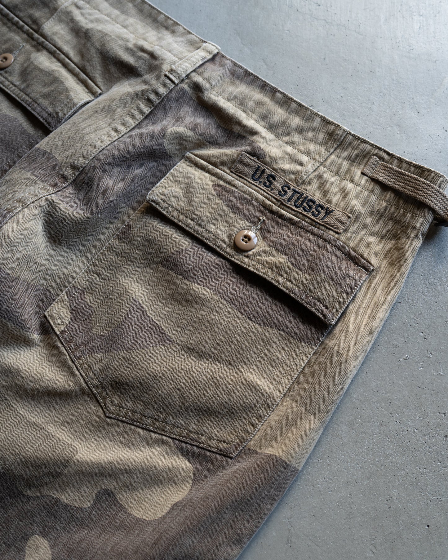 STUSSY  camo baker type shors