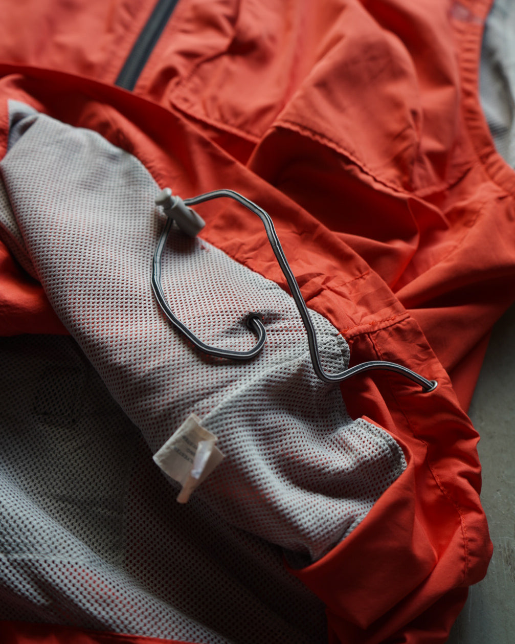 GAP nylon zip-up mesh lining vest