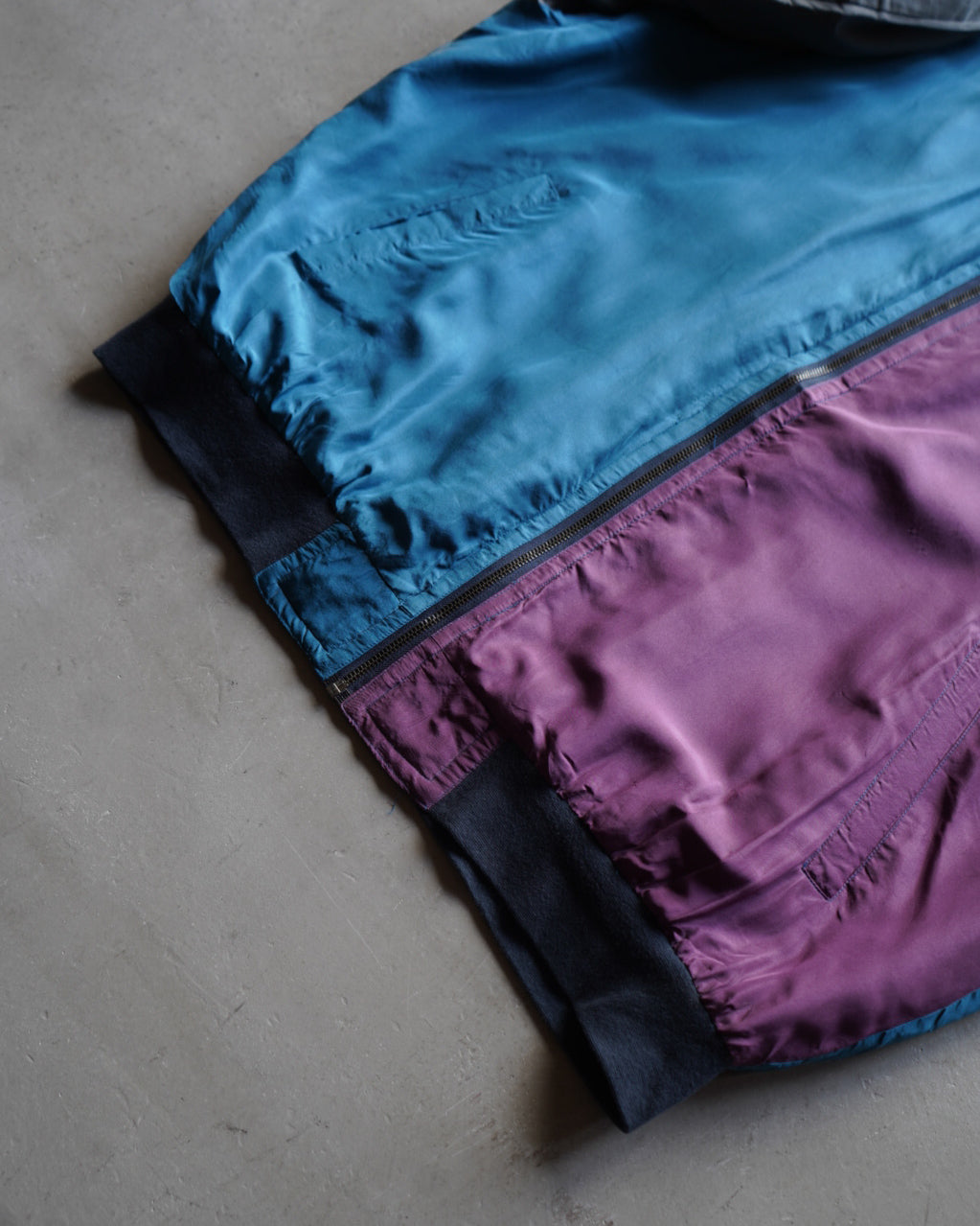 City Streets switching design silk zip-up blouson jacket