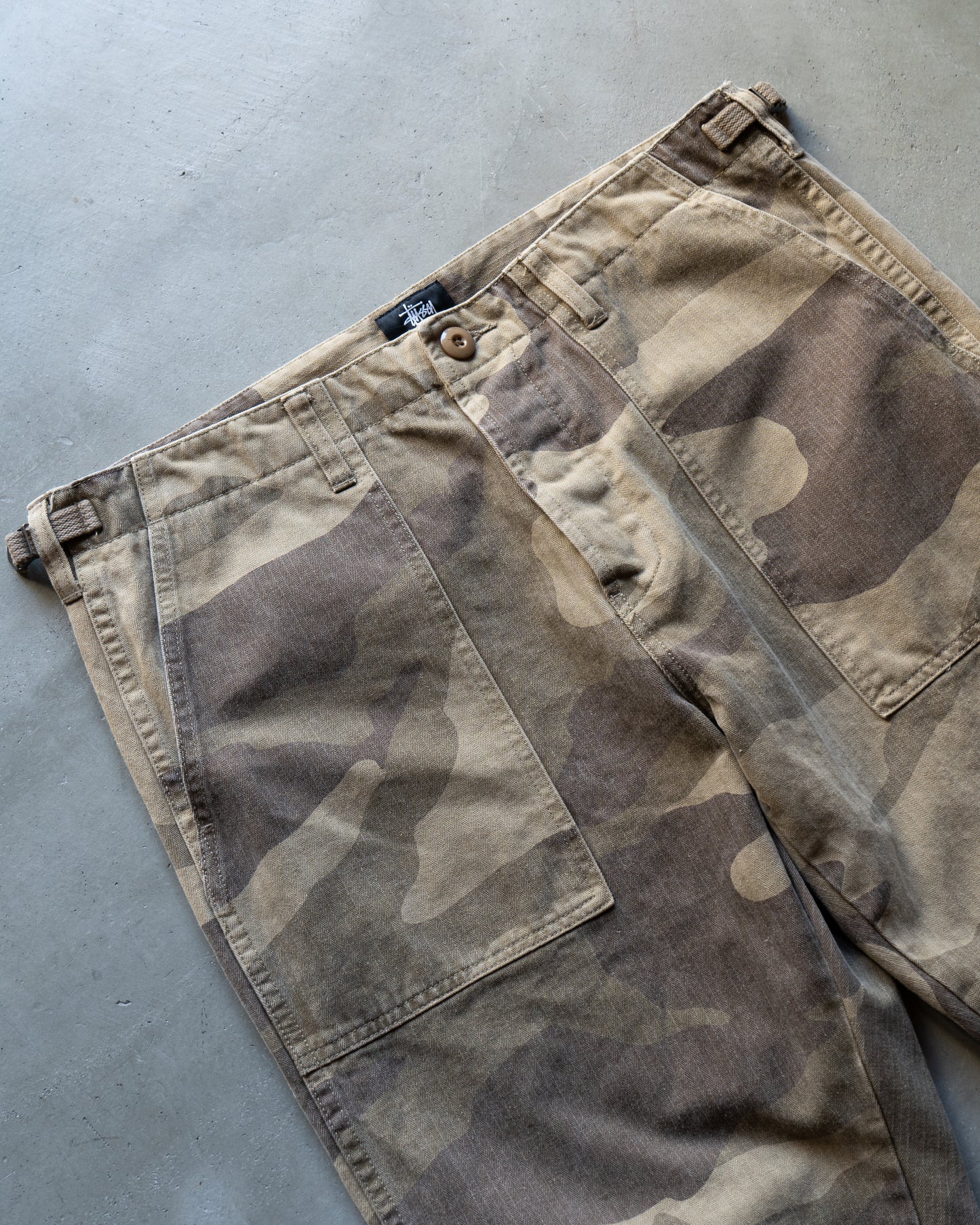 STUSSY  camo baker type shors