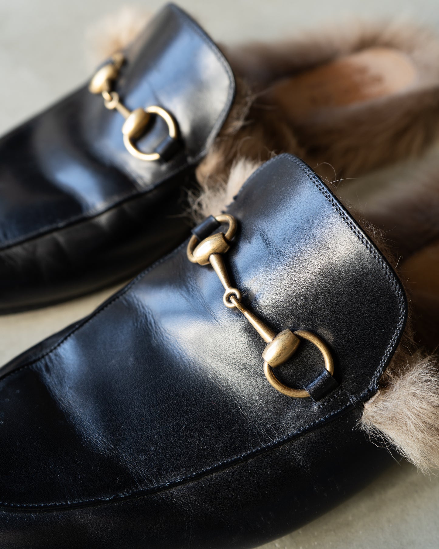 GUCCI leather bit slipper with liner fur